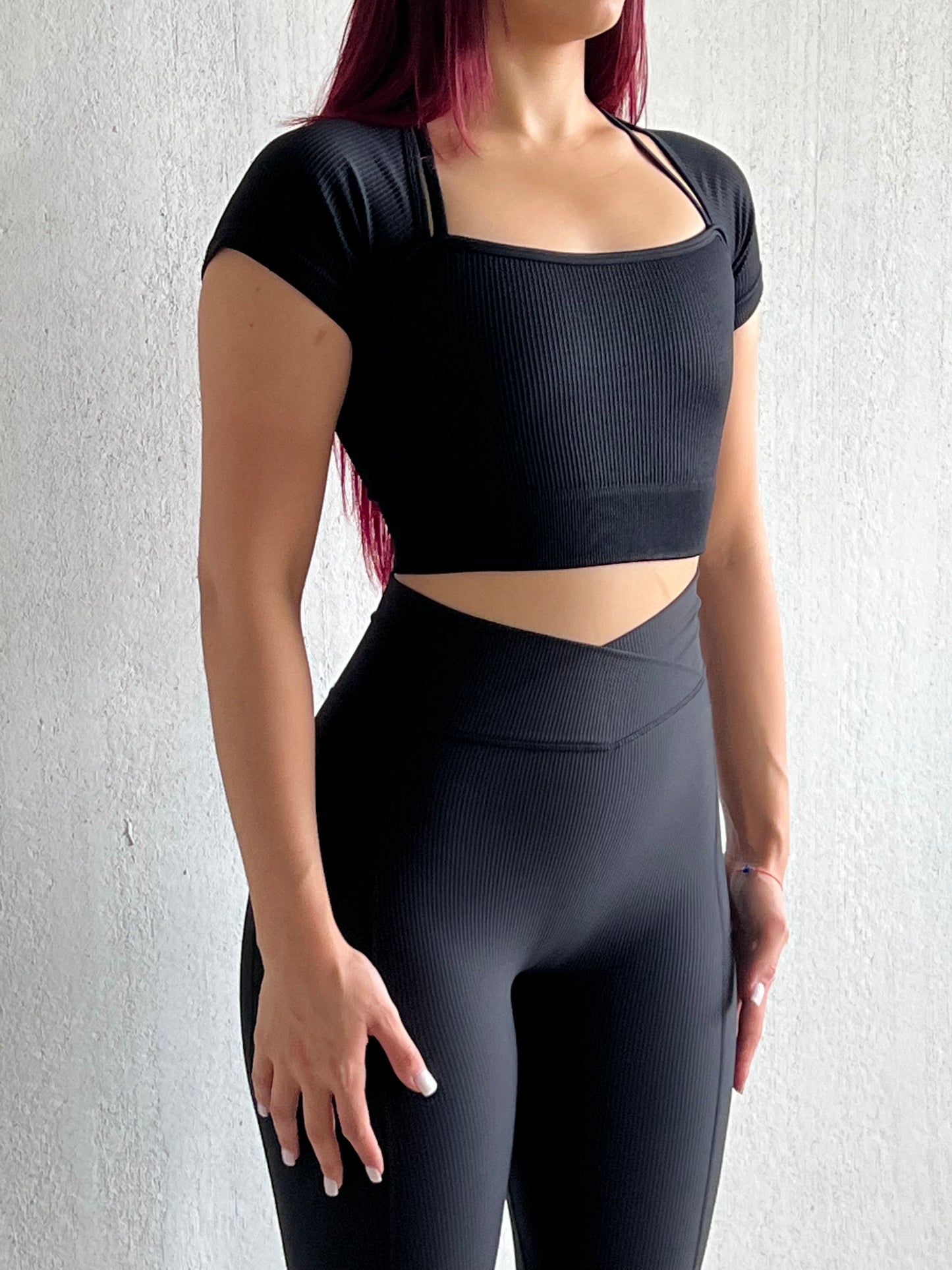 Load image into Gallery viewer, Black ribbed crop top
